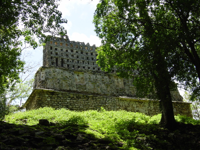 Yaxchilán, Edificio 33, celebrates enthronement of Bird Jaguar IV, rear